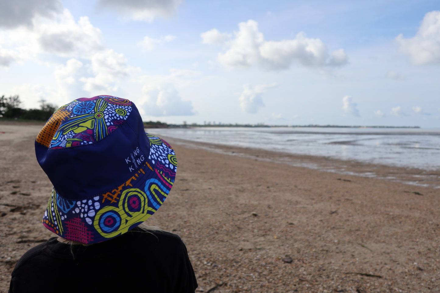 'Land' | Bucket Hat