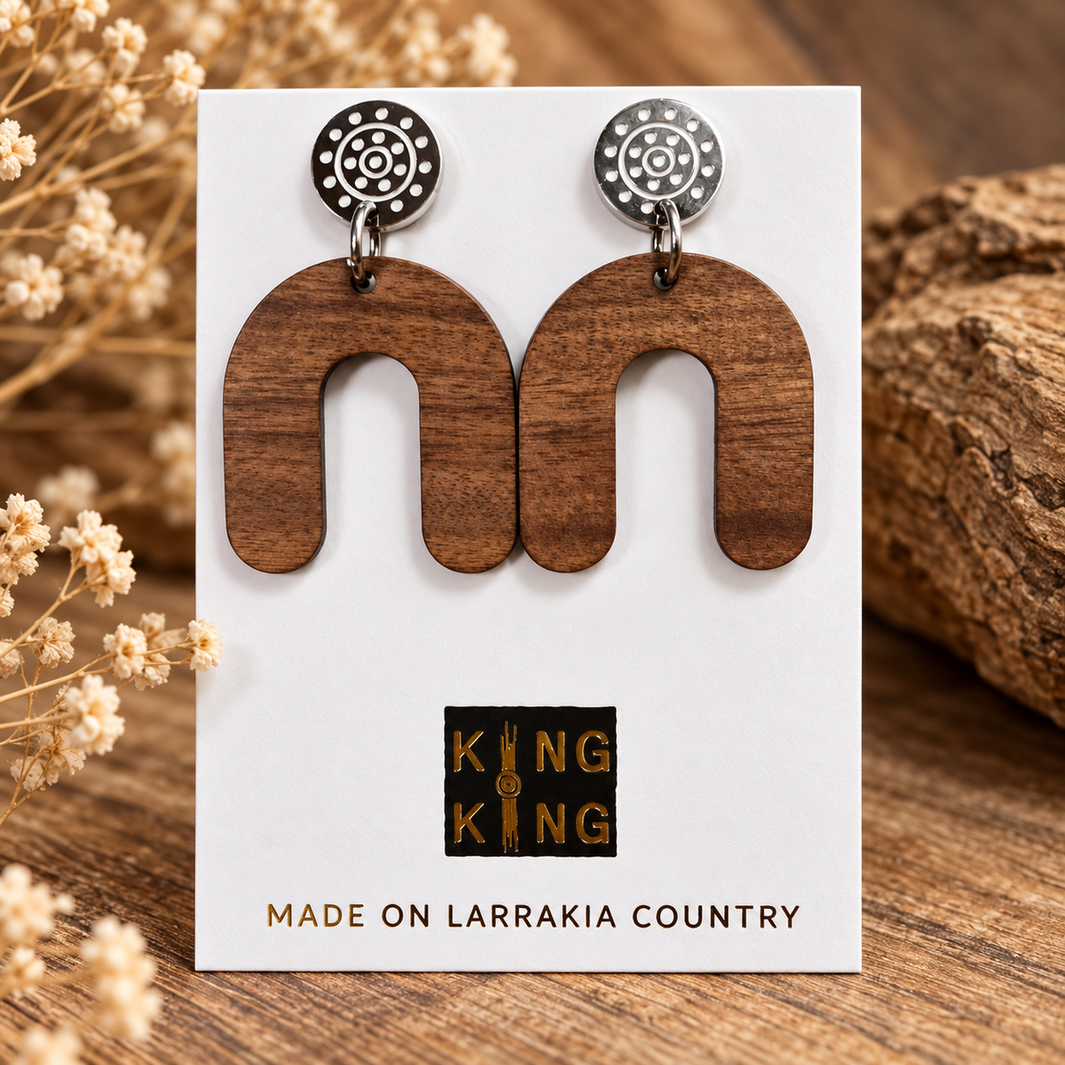 Walnut U-shape - Person sitting down earring