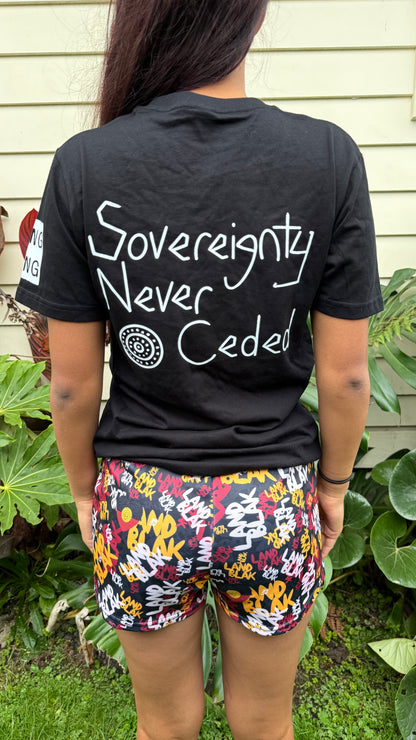 Land Blak flag Tee