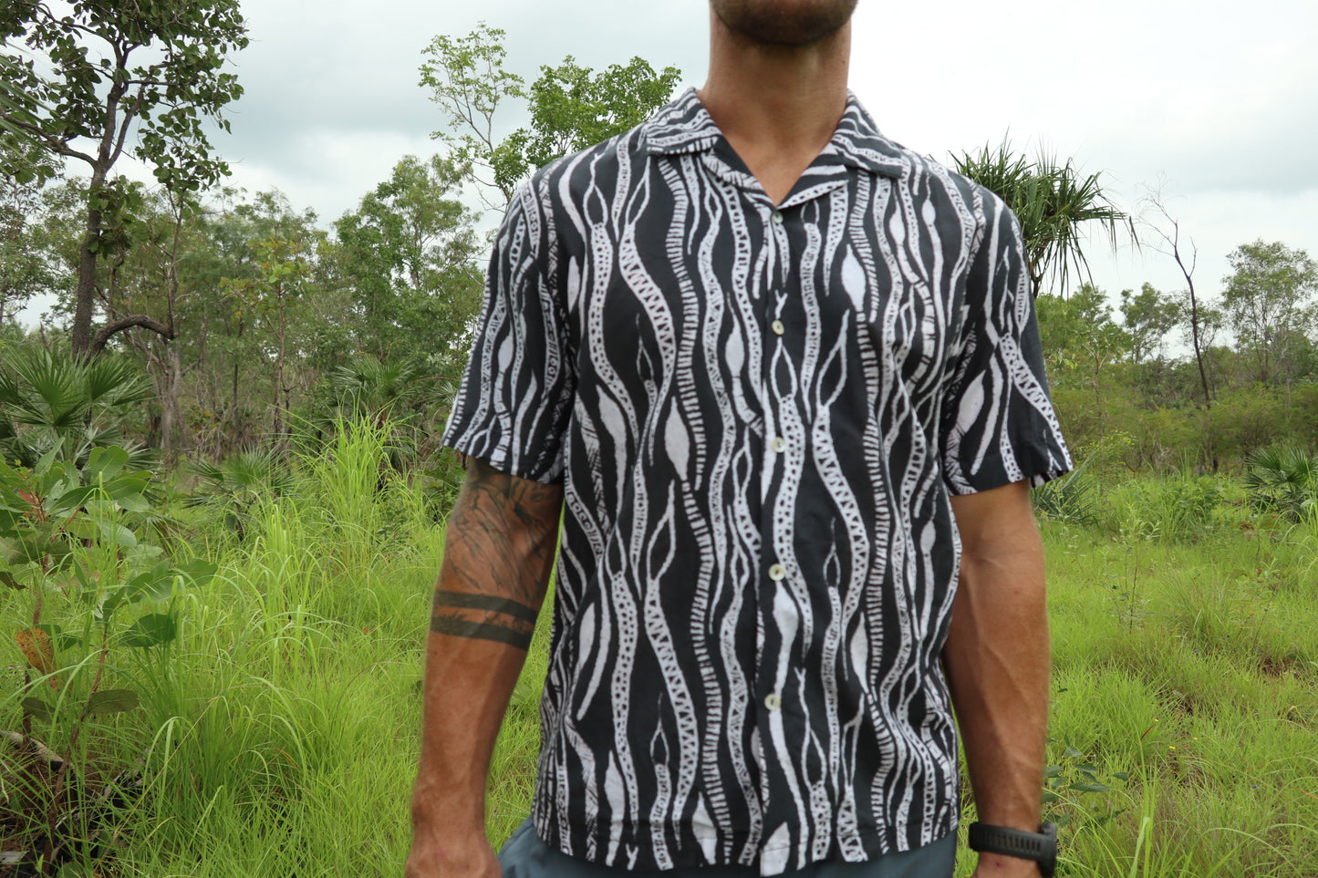 Sarrita King | Short Sleeve Shirt | MENS | Slither | Blak & White